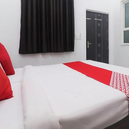 Oyo 67215 Shri Hit Radha Bhawan Hotel Vrindāvan Стая снимка