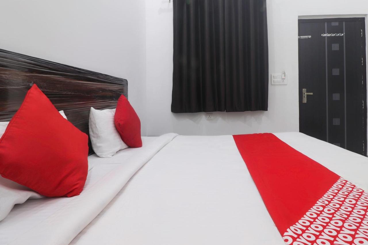 Oyo 67215 Shri Hit Radha Bhawan Hotel Vrindāvan Екстериор снимка