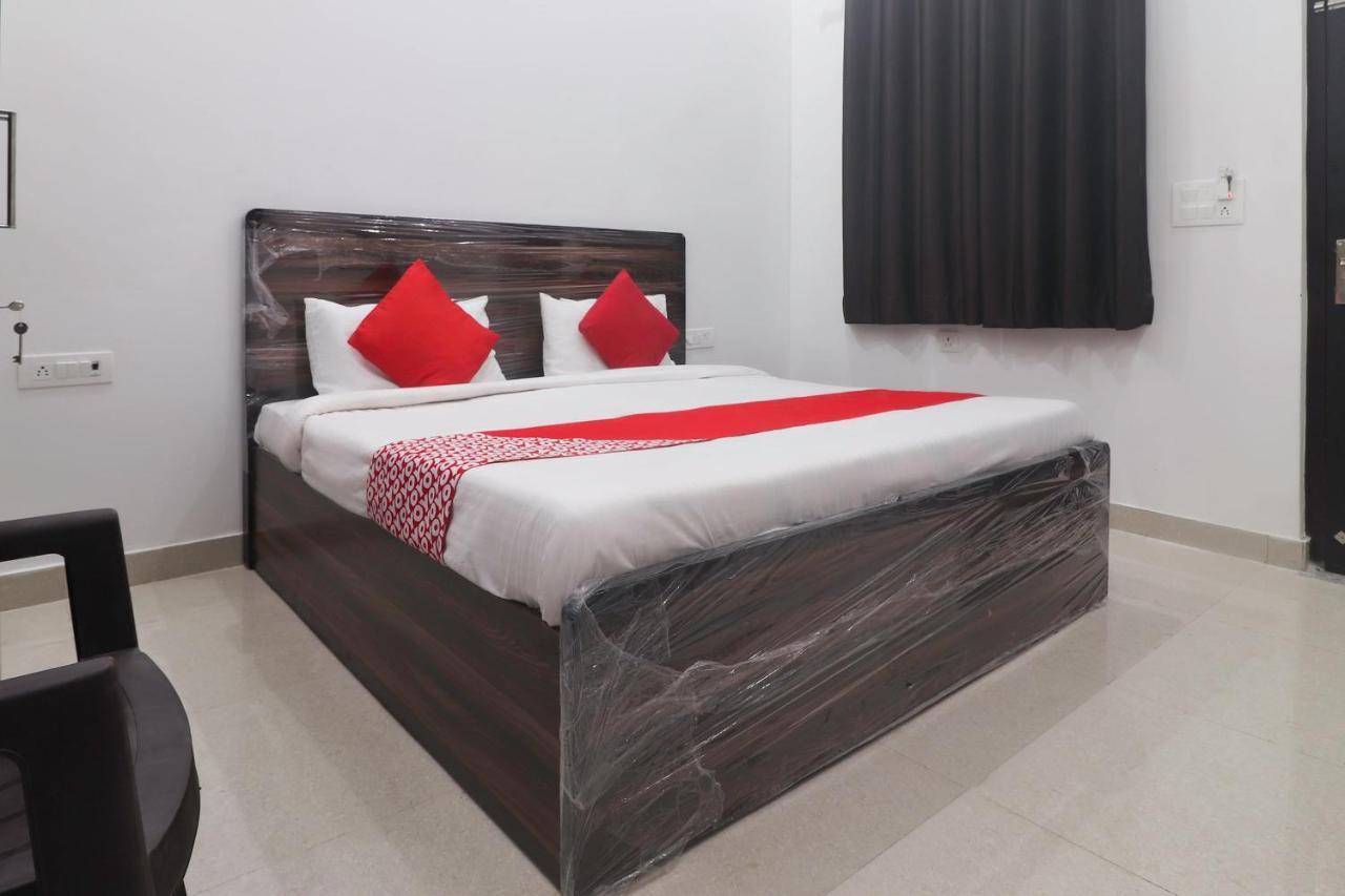 Oyo 67215 Shri Hit Radha Bhawan Hotel Vrindāvan Екстериор снимка